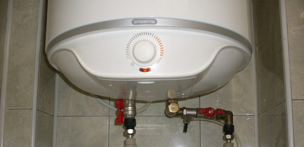 Почему из бойлера течет ржавая вода?